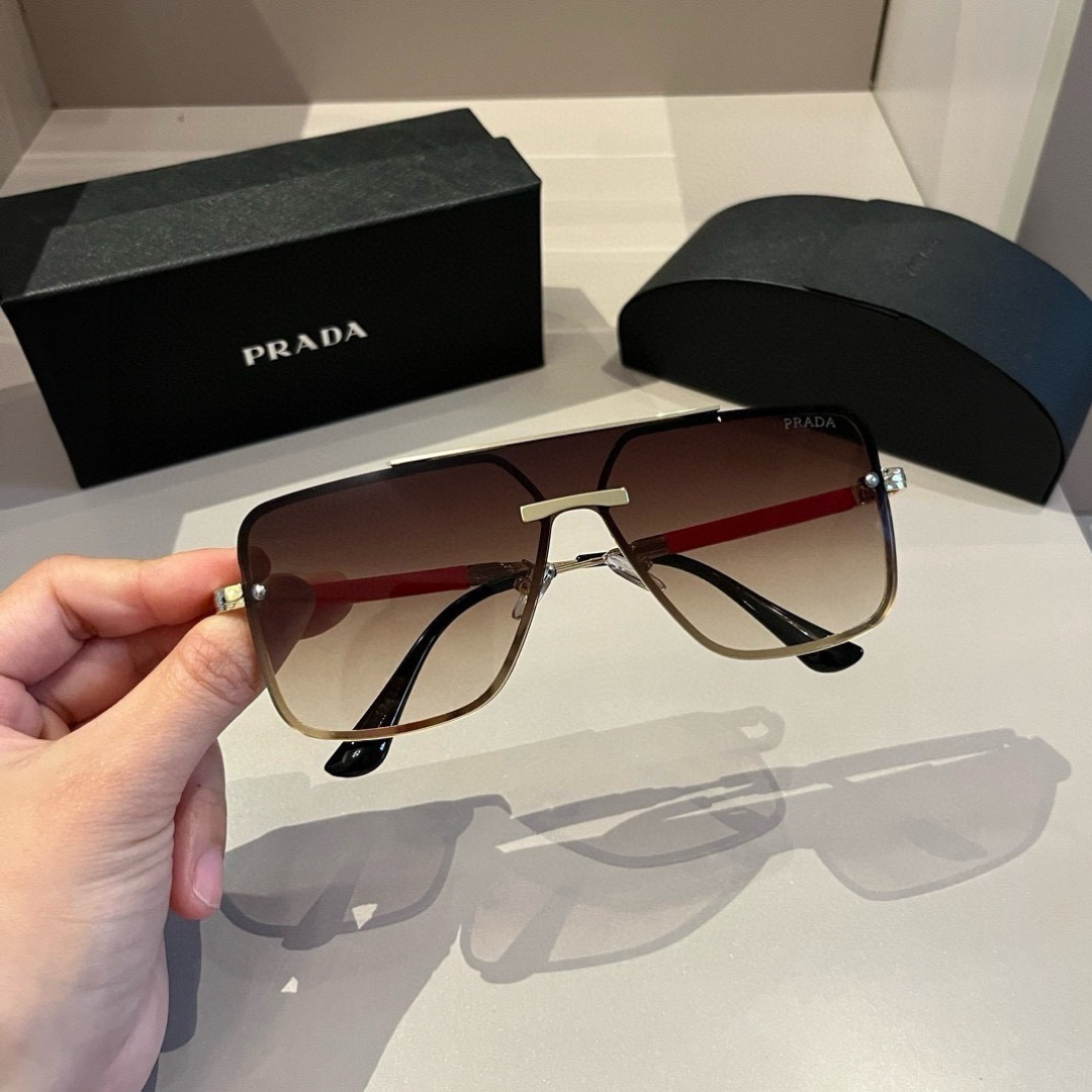 Солнцезащитные очки Prada