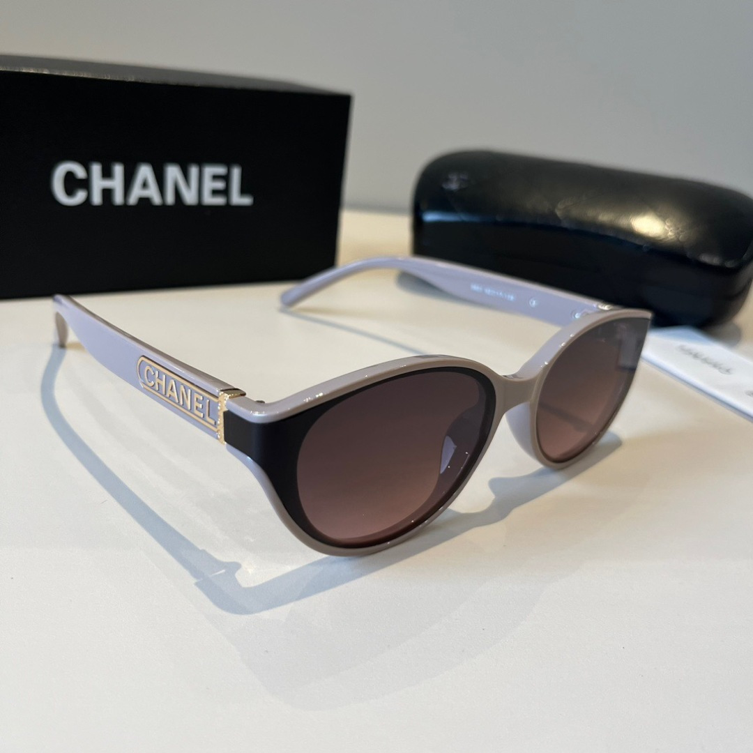 Солнцезащитные очки Chanel