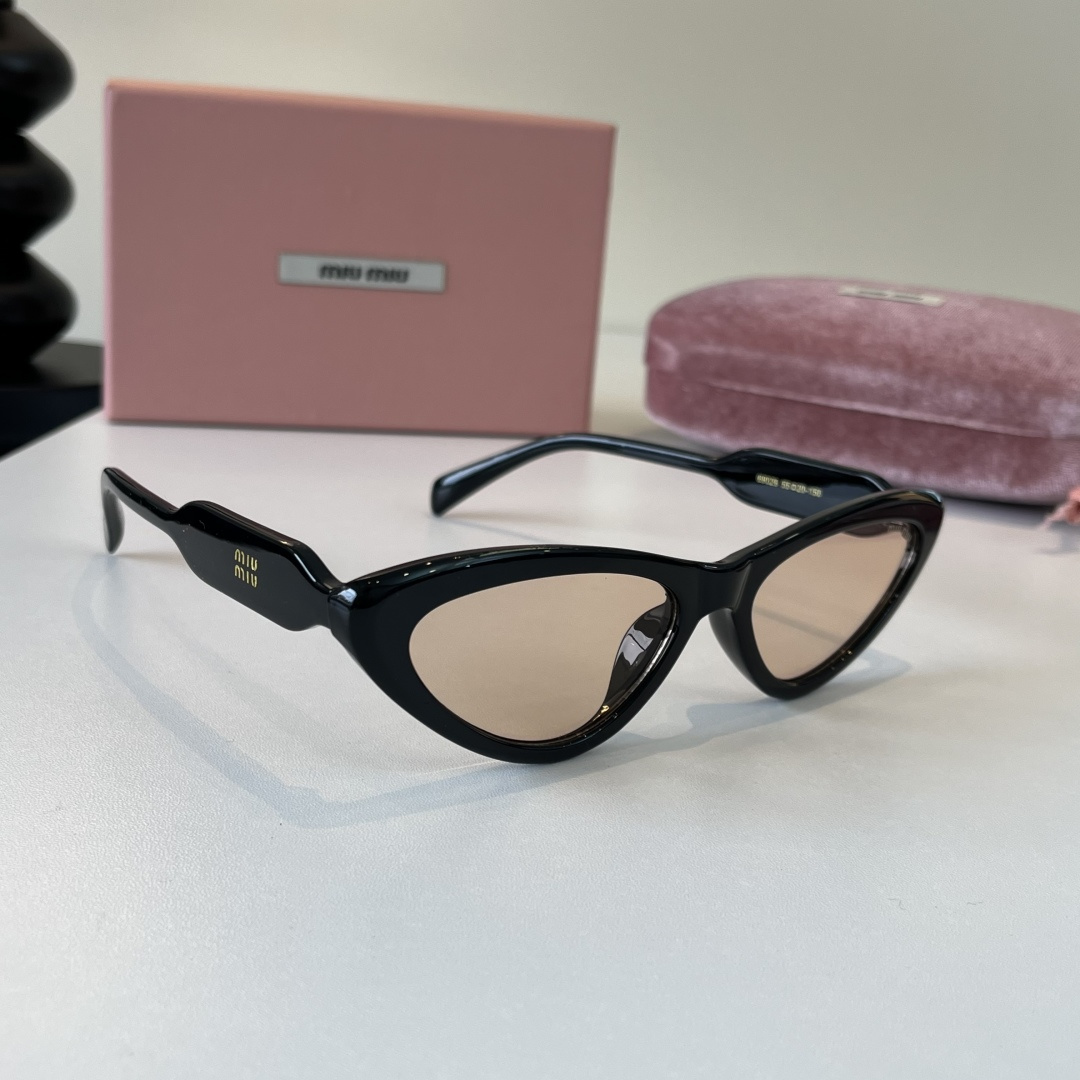 NO:925711,miumiu 2026 new sunglasses and cat glasses. You must have the same style for many celebrities when traveling. Sunglasses, glasses, sunglasses, miumiu19860909miumiu缪缪2026新款太阳墨镜猫眼镜 出行必众备多明星同款 太阳镜眼镜墨镜太阳镜,眼镜,miumiu,glasses