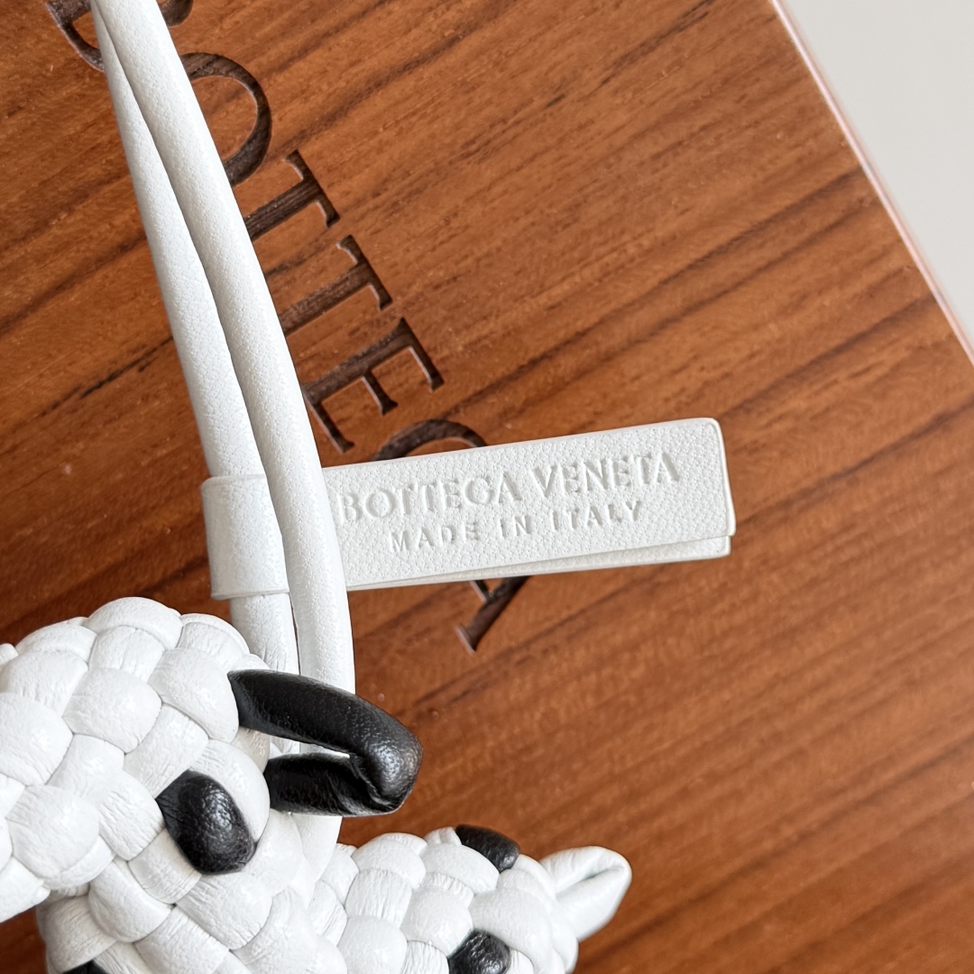 Bottega Veneta Leather Woven Puppy Charm,Cute Dog Bag Charm and Key Chain 5 cmp i1744018399273 657 0 4
