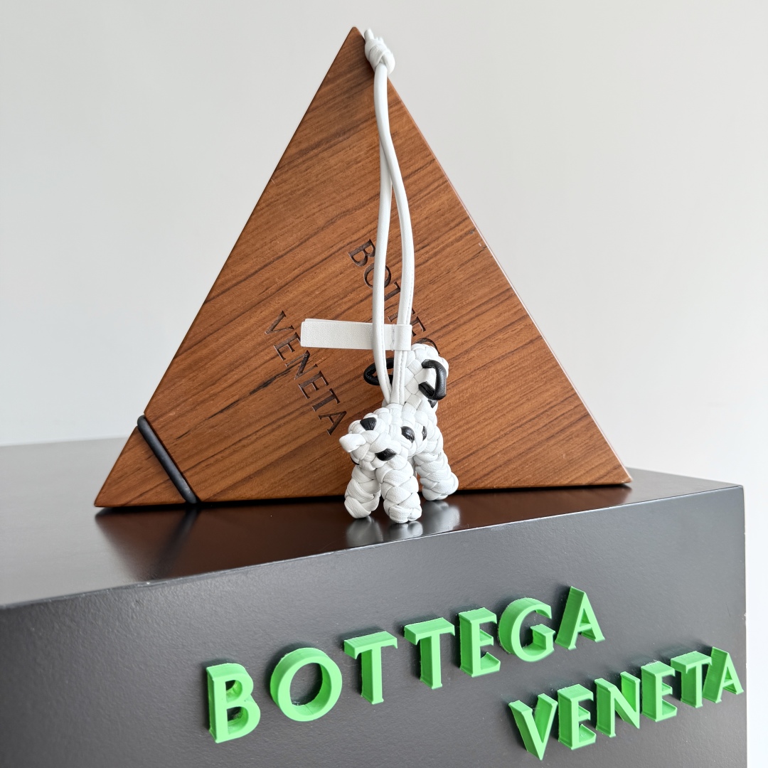 Bottega Veneta Leather Woven Puppy Charm,Cute Dog Bag Charm and Key Chain 6 cmp i1744018399295 7926 0 5
