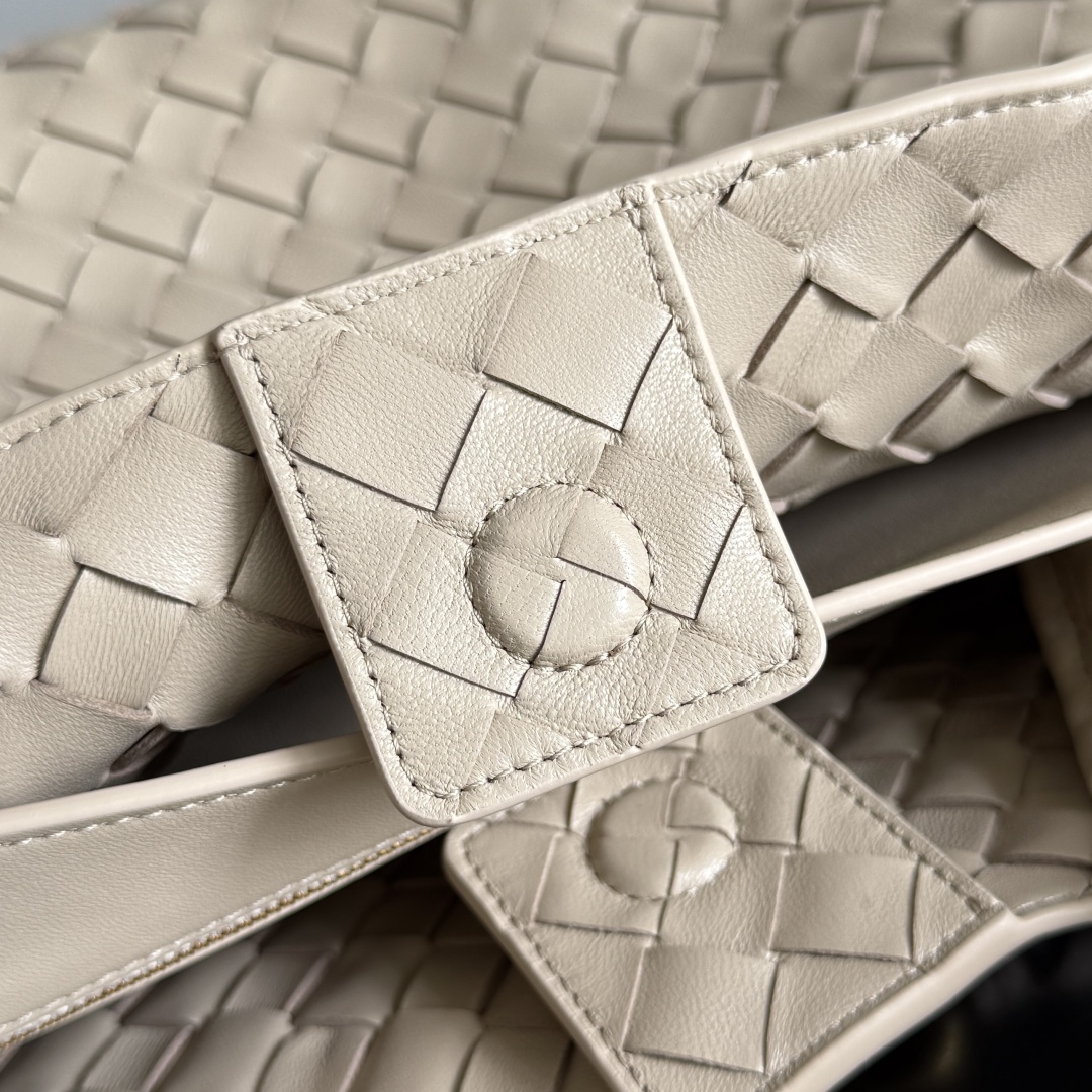 Bottega Veneta Andiamo Woven Handbag, Neutral Leather, Elegant and Spacious 8 cmp i1744445180103 6914 0 6