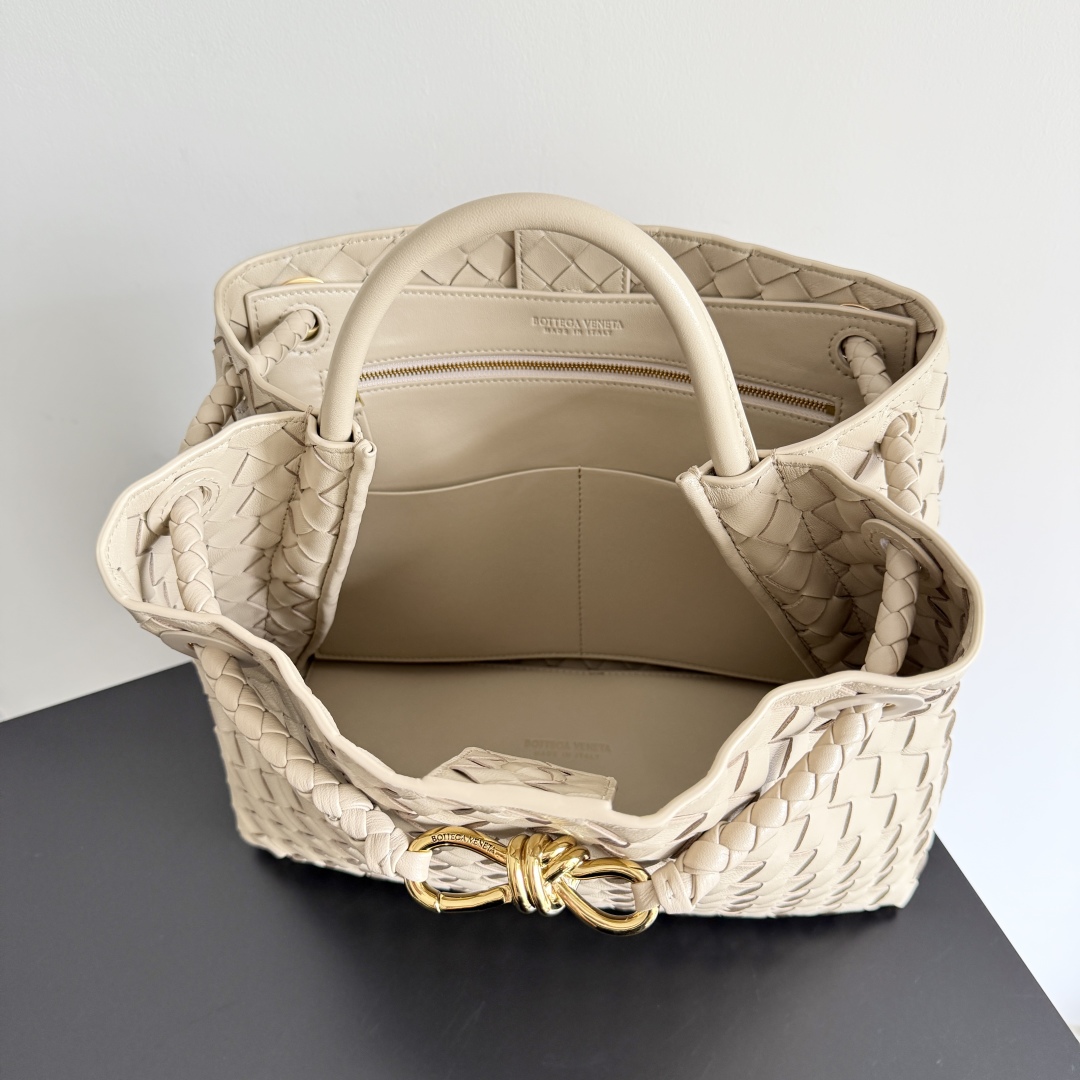 Bottega Veneta Andiamo Woven Handbag, Neutral Leather, Elegant and Spacious 10 cmp i1744445183414 985 0 8