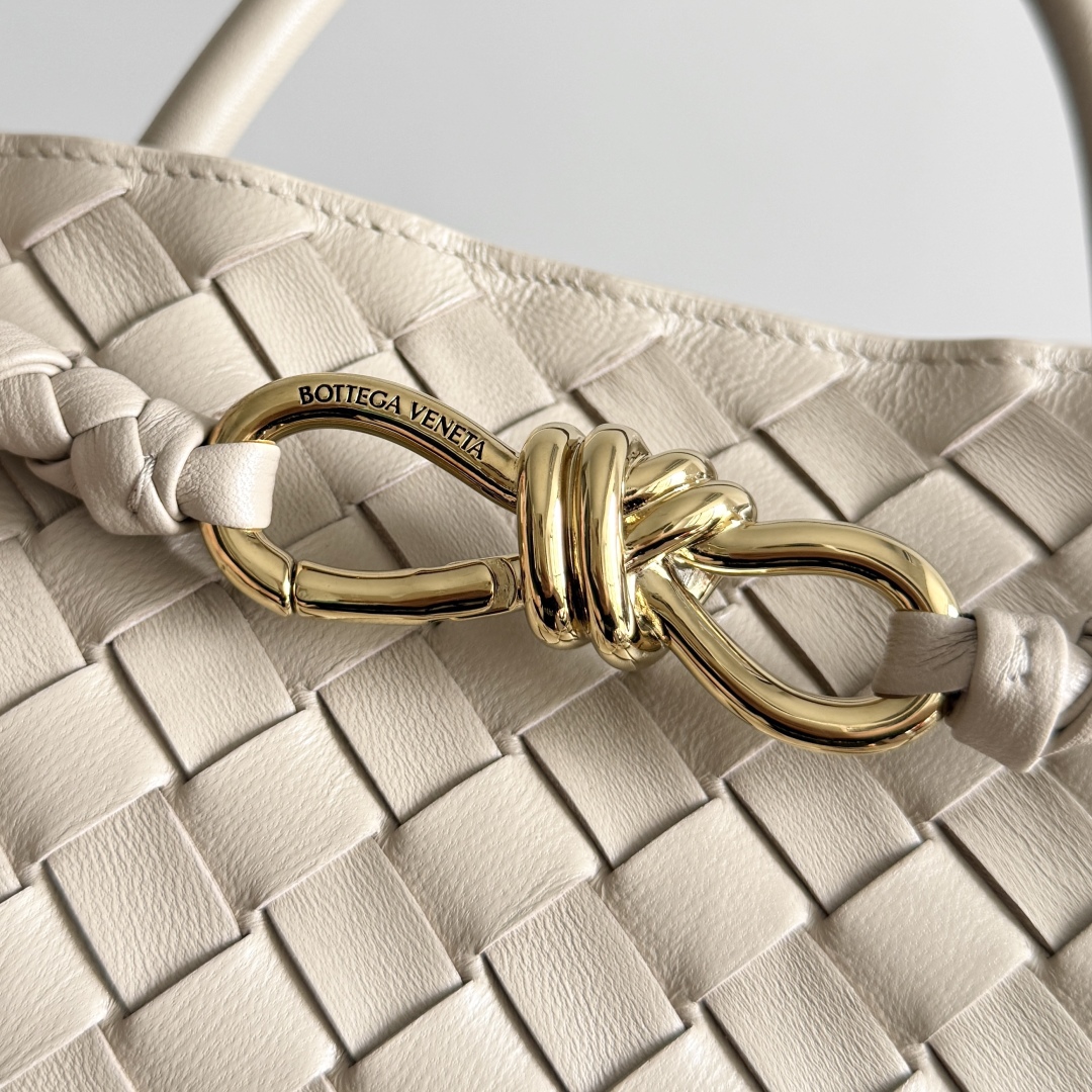 Bottega Veneta Andiamo Woven Handbag, Neutral Leather, Elegant and Spacious 5 cmp i1744445183417 1186 0 3