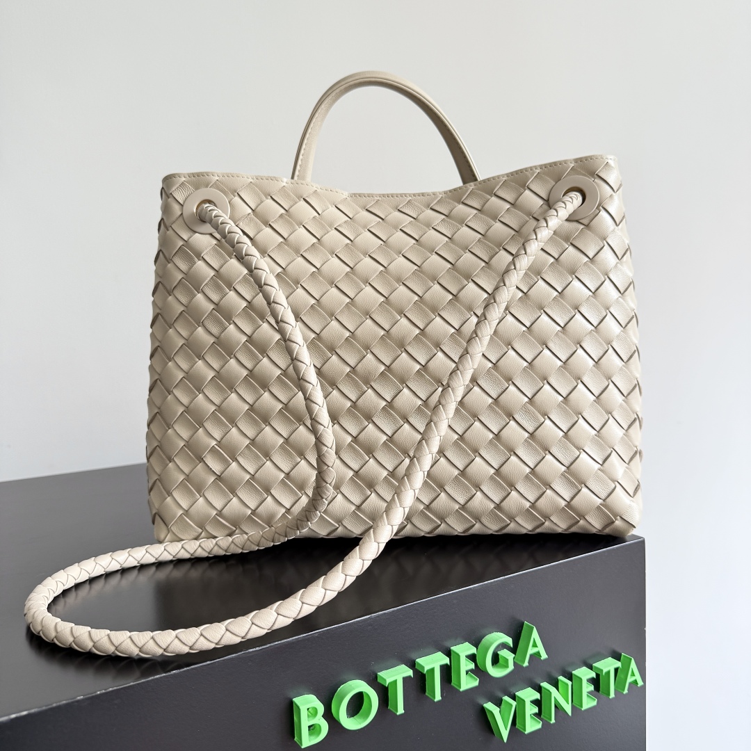 Bottega Veneta Andiamo Woven Handbag, Neutral Leather, Elegant and Spacious 4 cmp i1744445183426 3577 0 2
