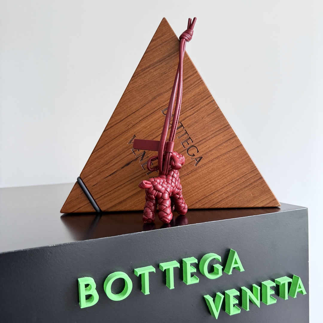 Bottega Veneta Leather Woven Dog Charm Cute Bag and Key Accessory 6 cmp i1745151729602 5647 0 5
