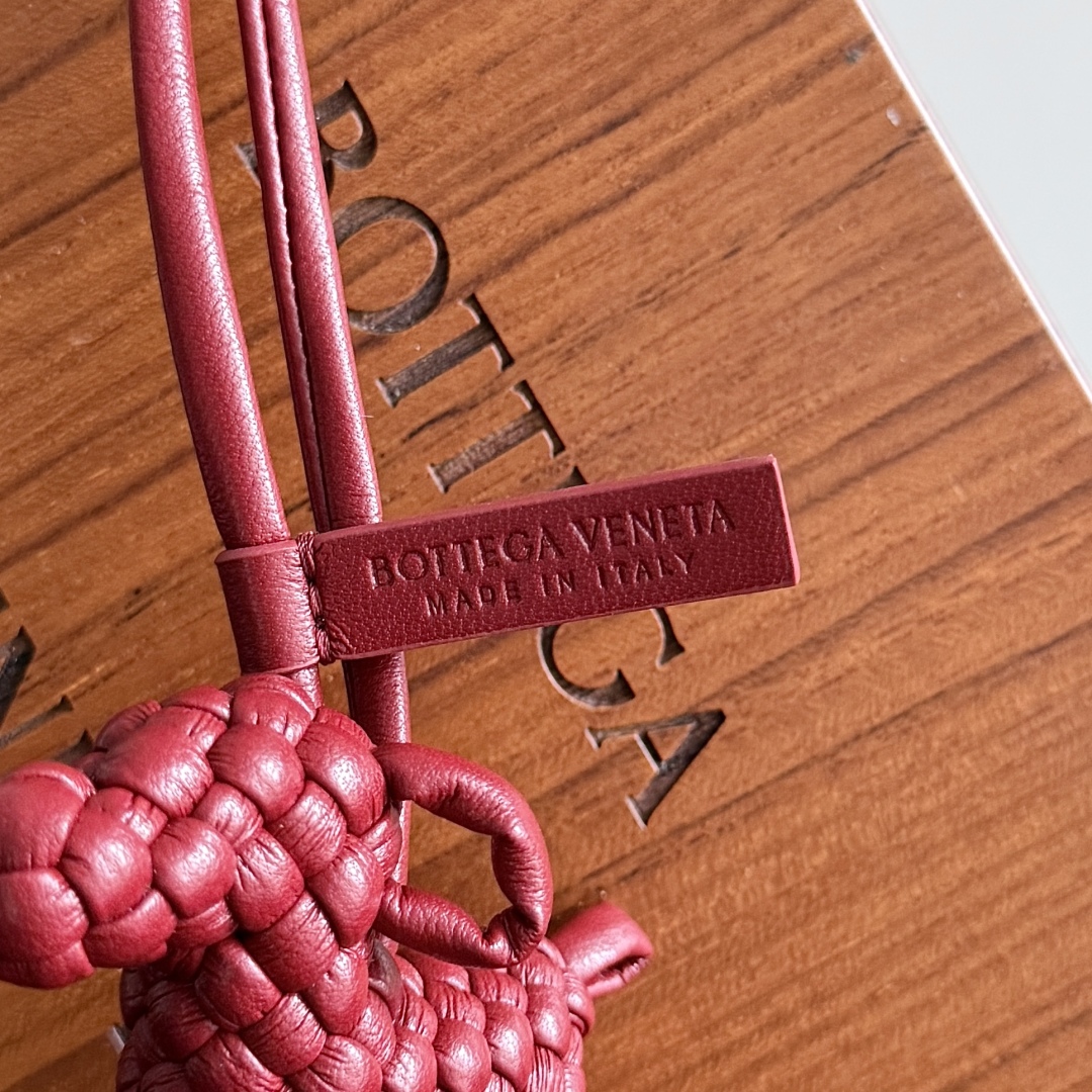 Bottega Veneta Leather Woven Dog Charm Cute Bag and Key Accessory 5 cmp i1745151729605 3978 0 4