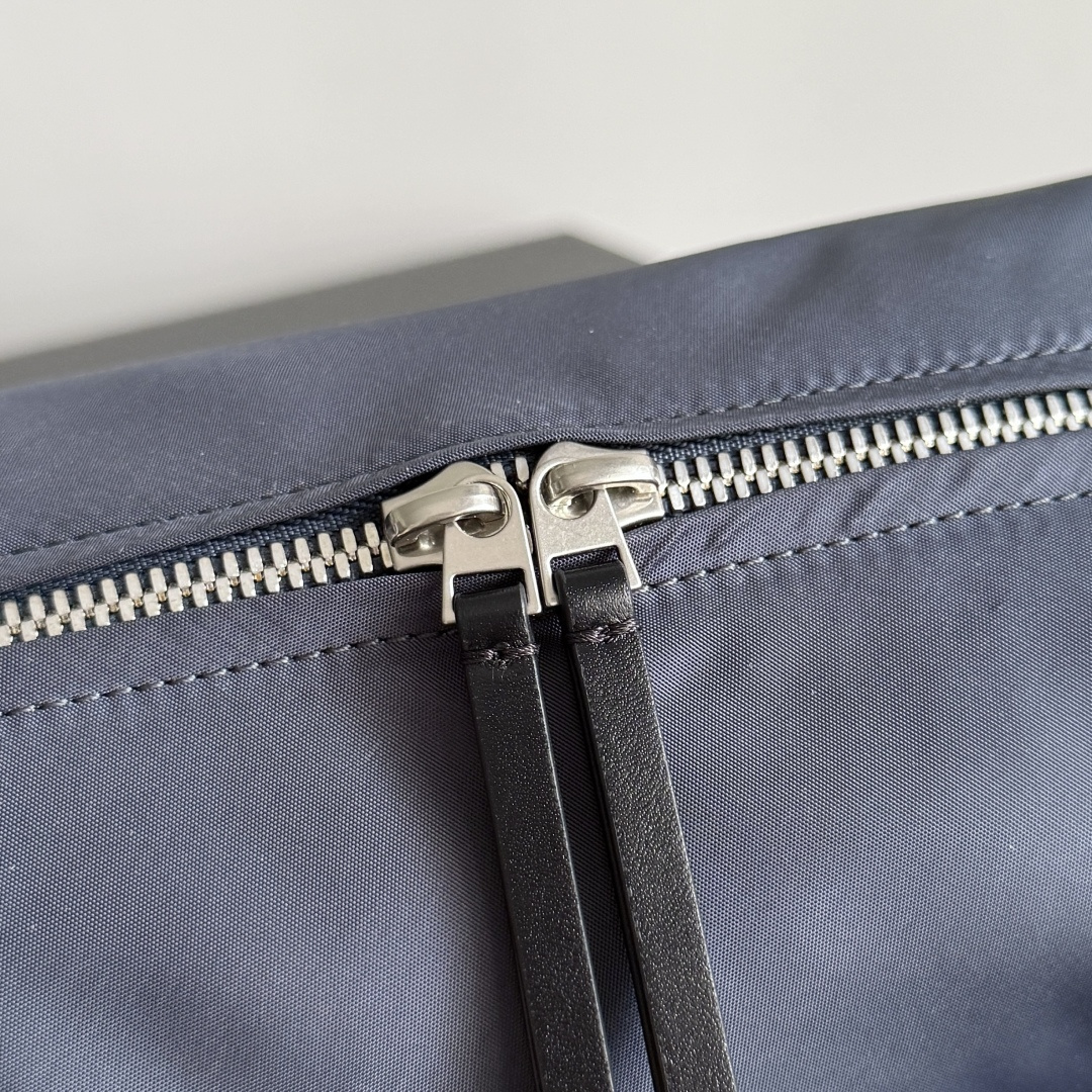 Bottega Veneta Nylon Travel Pouch, Large Capacity Cosmetic Organizer, 20 cm 5 cmp i1745907347641 8673 0 3