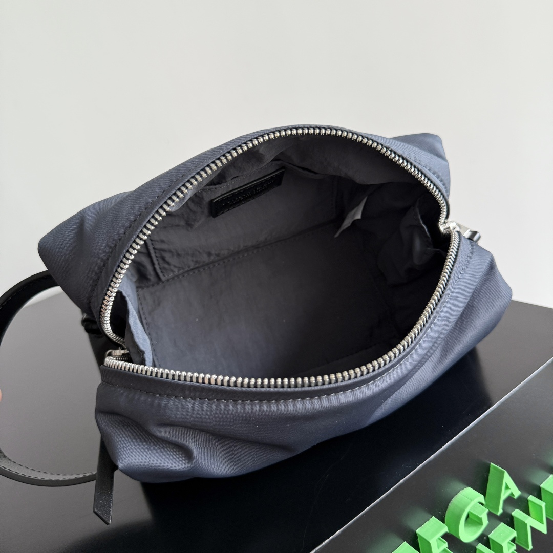 Bottega Veneta Nylon Travel Pouch, Large Capacity Cosmetic Organizer, 20 cm 10 cmp i1745907347651 7871 0 0