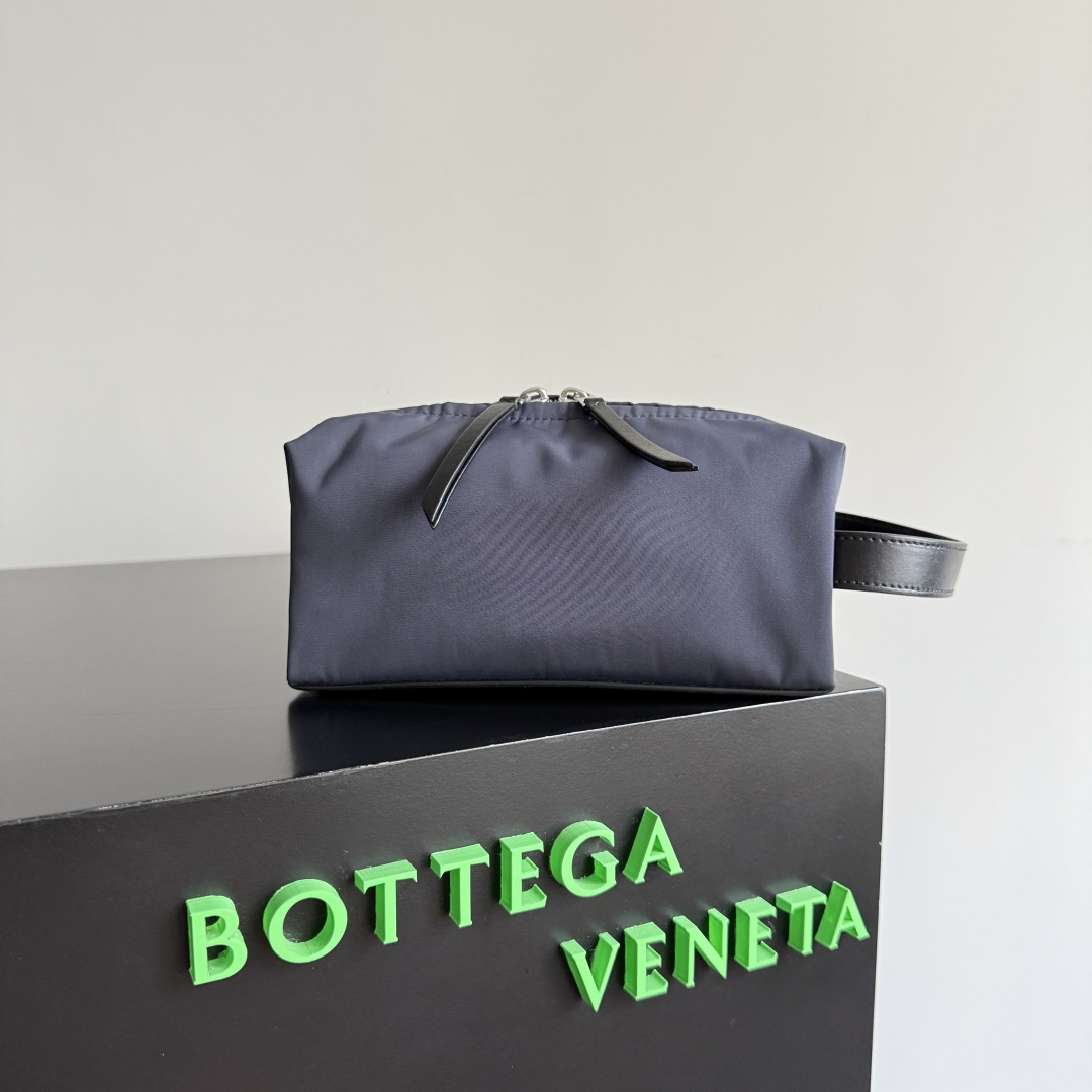 Bottega Veneta Nylon Travel Pouch, Large Capacity Cosmetic Organizer, 20 cm