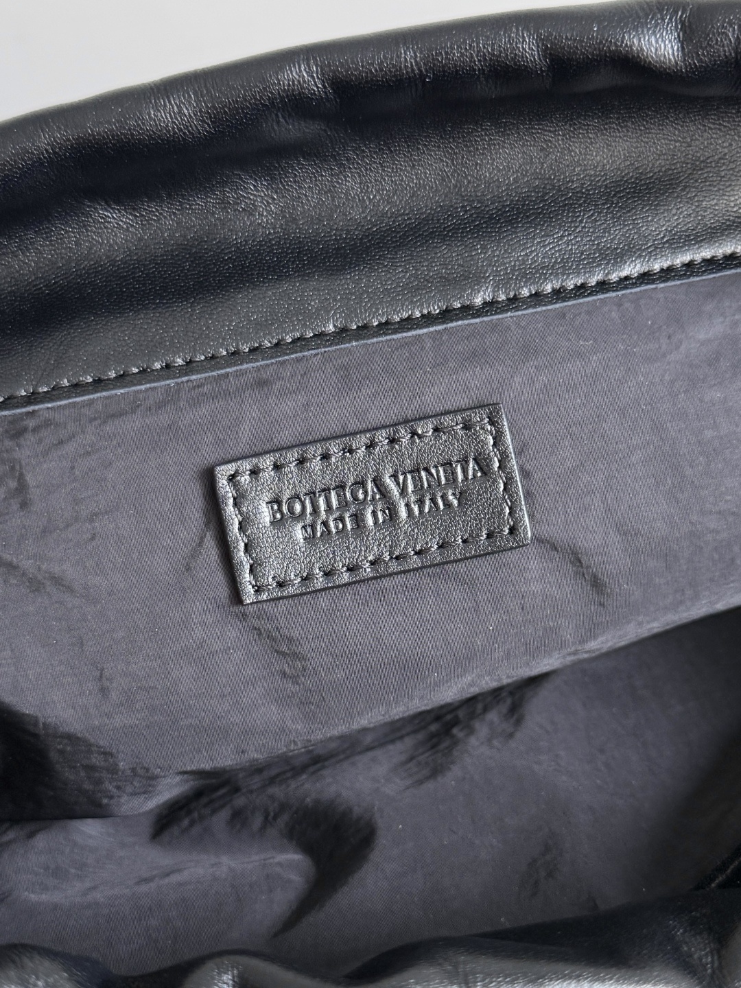 BOTTEGA VENETA 2025新品女士Dustbag Notte手拿包 一经上市就很受欢迎的D