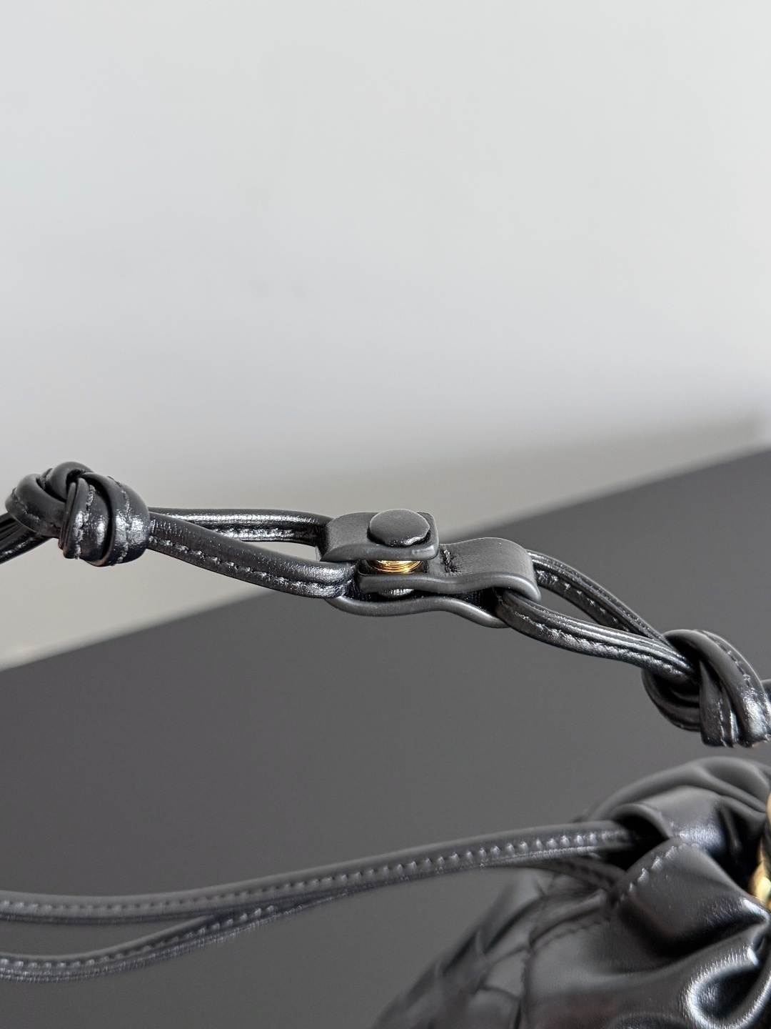 BOTTEGA VENETA 2025新品女士Dustbag Notte手拿包 一经上市就很受欢迎的D