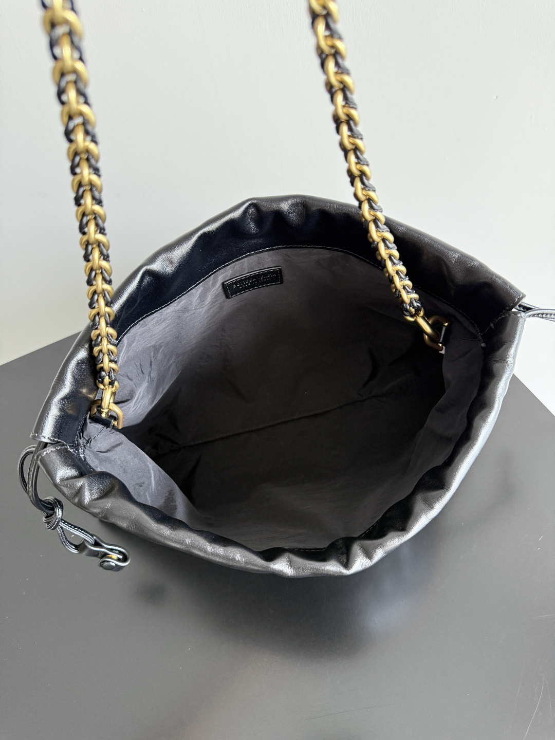 BOTTEGA VENETA 2025新品女士Dustbag Notte手拿包 一经上市就很受欢迎的D