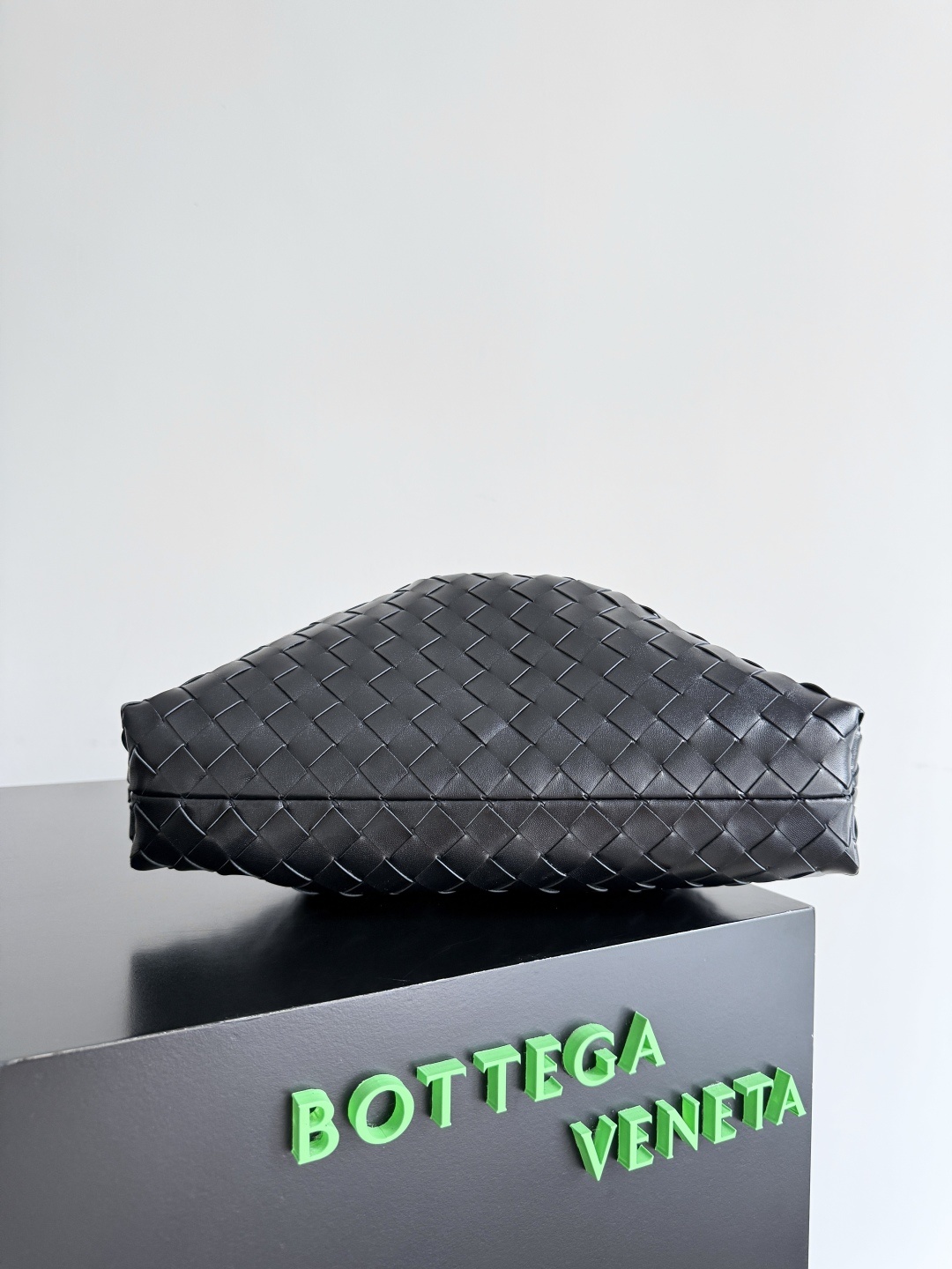 BOTTEGA VENETA 2025新品女士Dustbag Notte手拿包 一经上市就很受欢迎的D