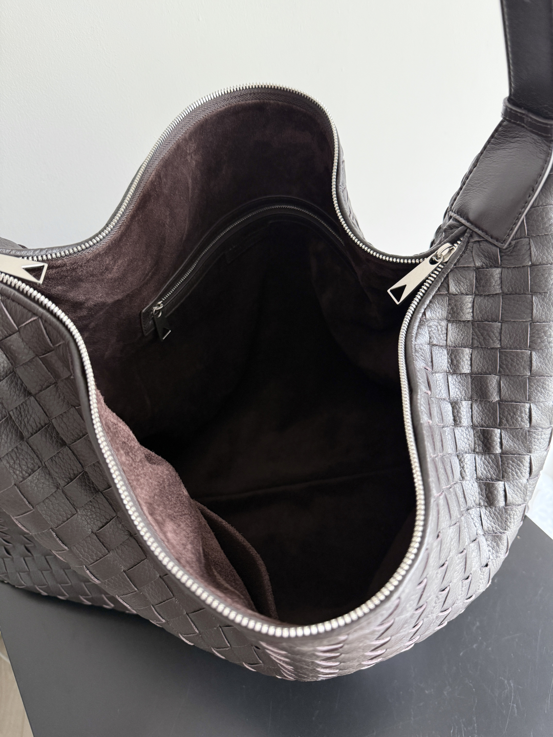 Bottega Veneta Traveler Large Leather Tote Bag, Travel, Work, and Everyday Use 10 cmp i1748624066009 4441 0 8
