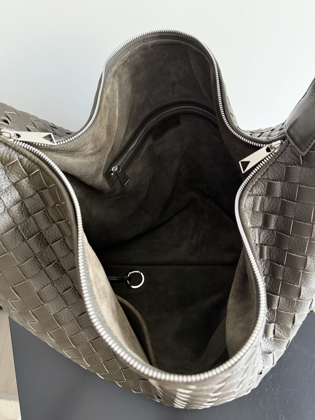 Bottega Veneta Traveler Large Capacity Duffle Bag - Deerskin Leather 10 cmp i1748624120376 6039 0 8