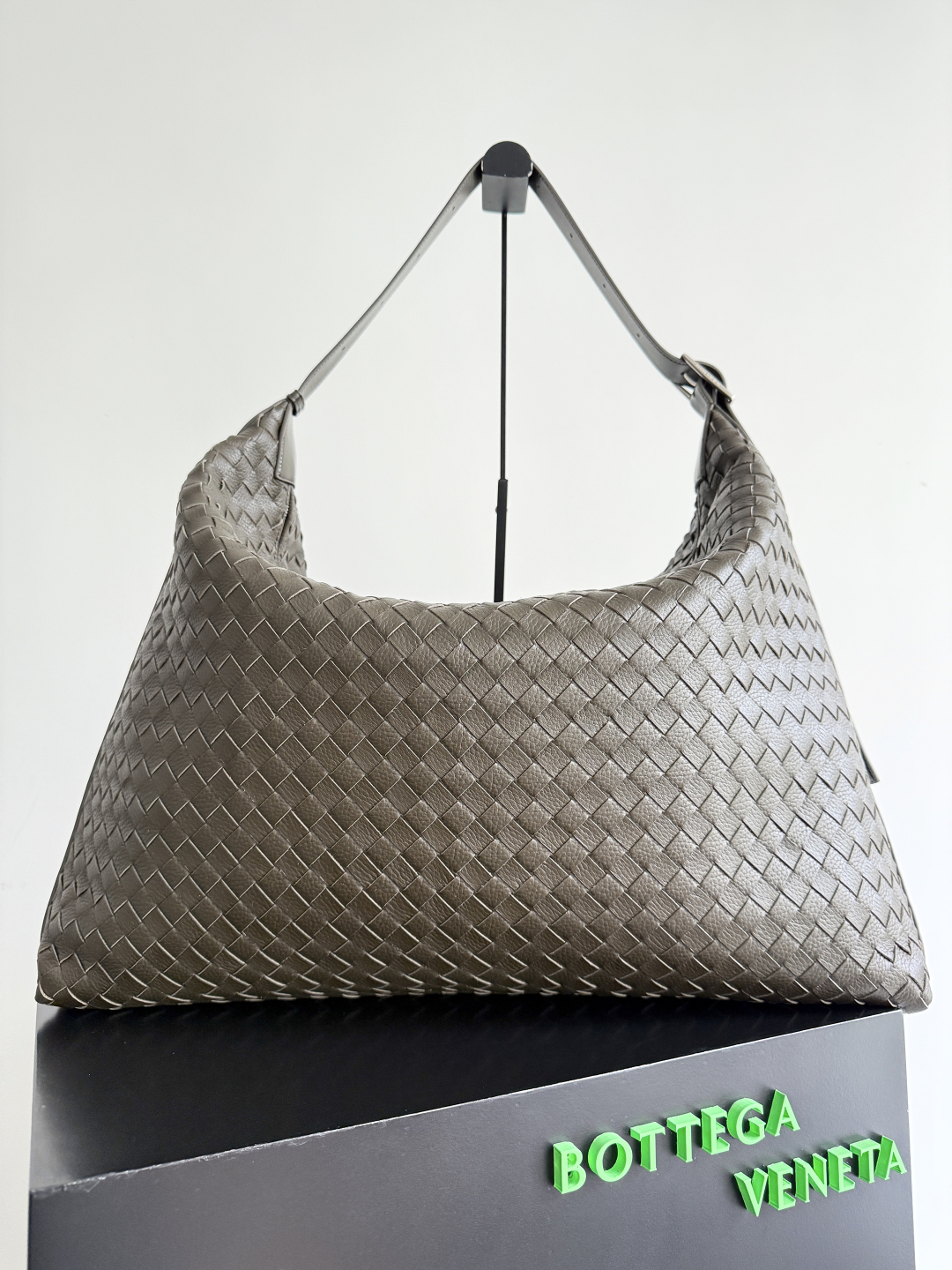 Bottega Veneta Traveler Large Capacity Duffle Bag - Deerskin Leather 2 cmp i1748624120417 5100 0 0
