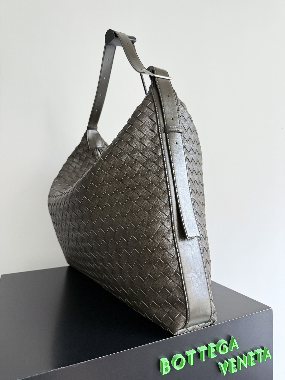 Bottega Veneta Traveler Large Capacity Duffle Bag - Deerskin Leather 3 cmp i1748624120429 3608 0 1