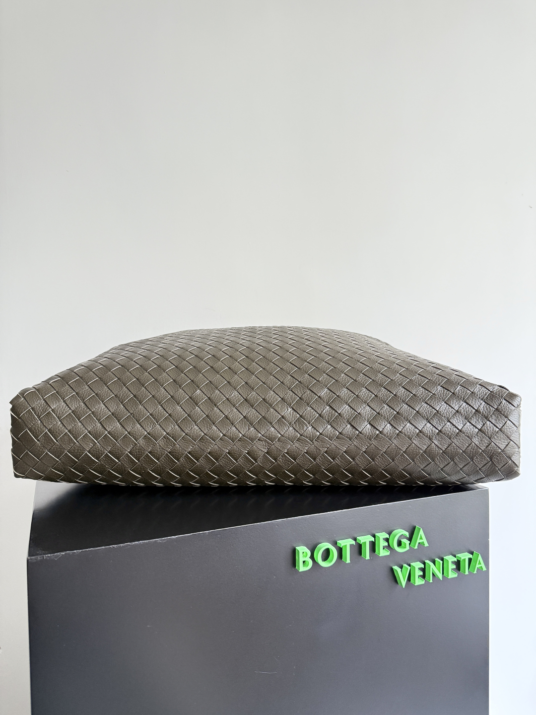 Bottega Veneta Traveler Large Capacity Duffle Bag - Deerskin Leather 5 cmp i1748624125097 4416 0 3