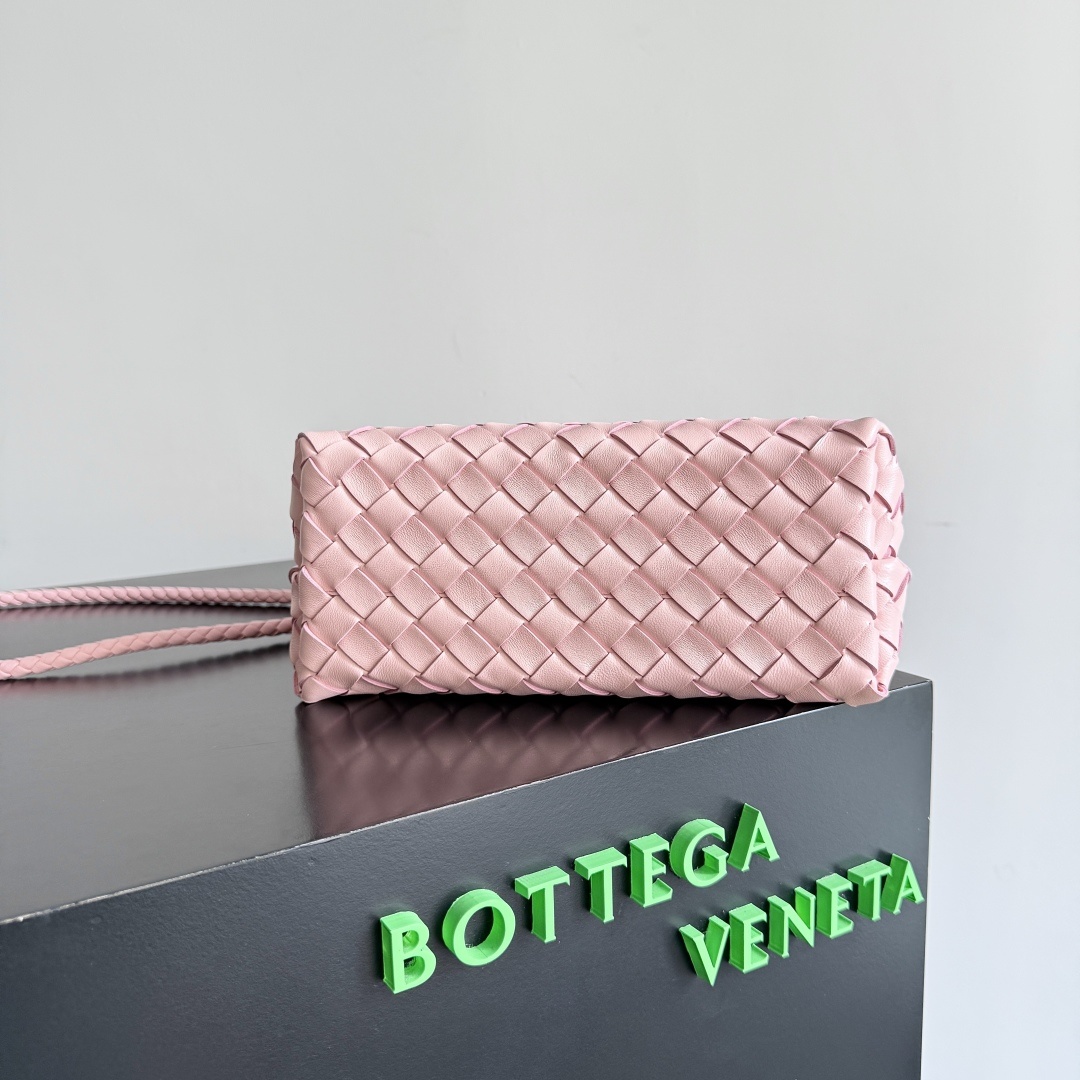 BV的新款Andiamo出货啦‼️真的实火Bottega Veneta 本季推出的新款Andiamo编