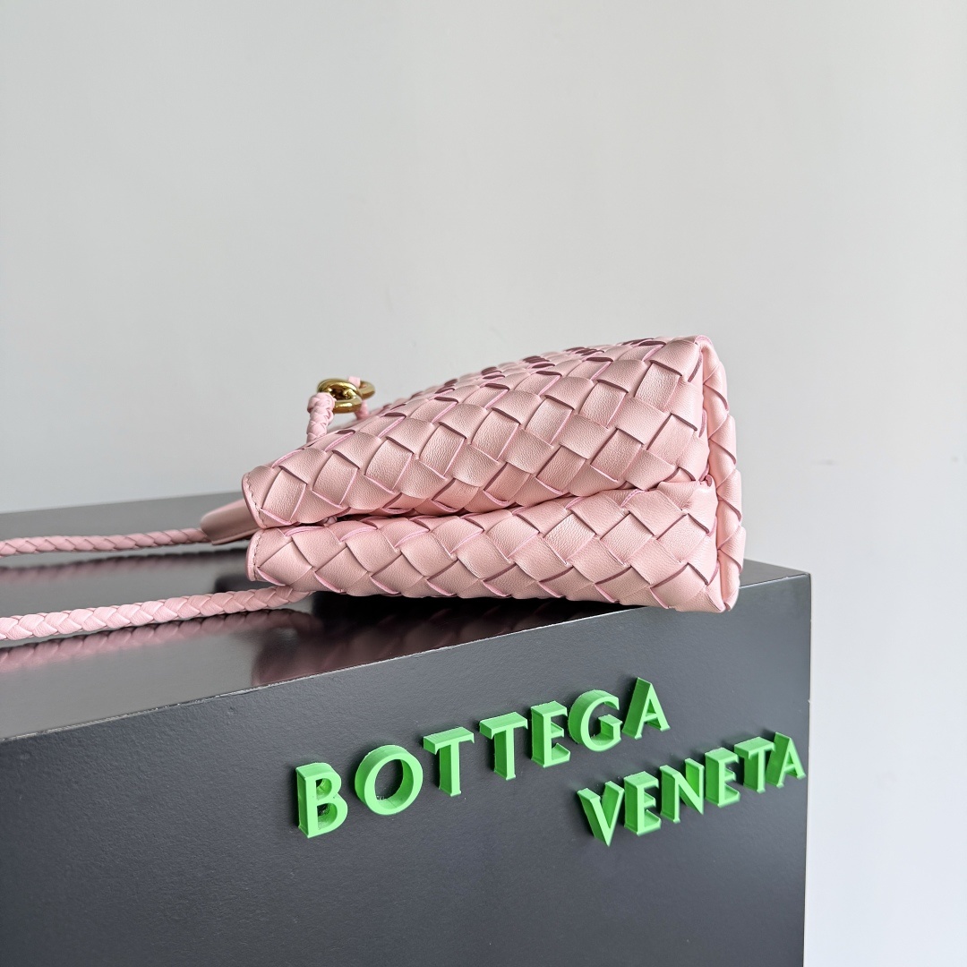 BV的新款Andiamo出货啦‼️真的实火Bottega Veneta 本季推出的新款Andiamo编