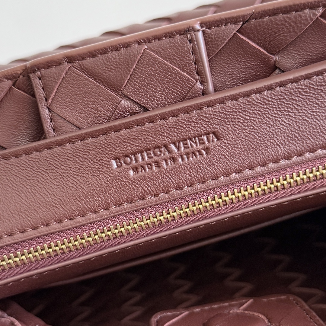 BV的新款Andiamo出货啦‼️真的实火Bottega Veneta 本季推出的新款Andiamo编