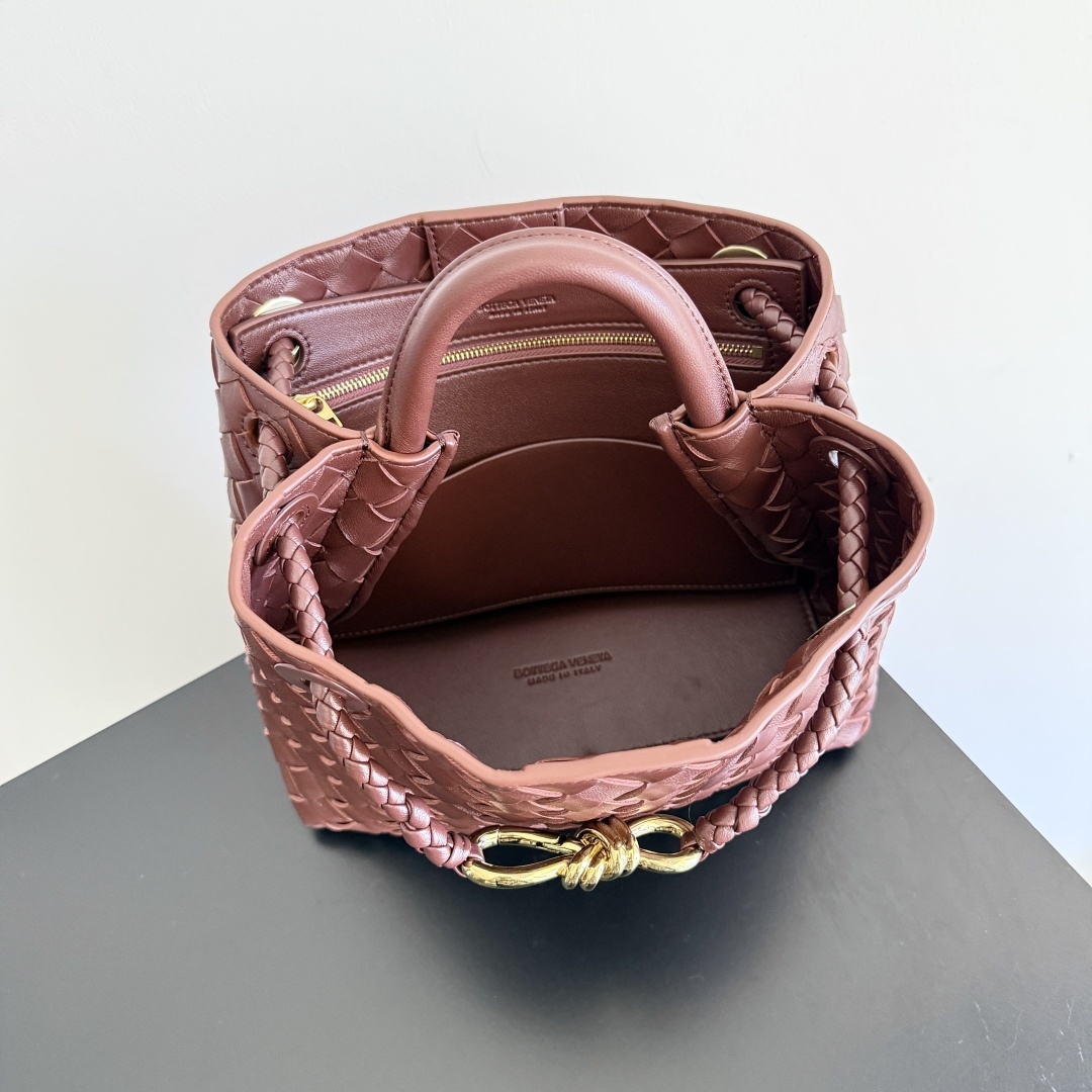 BV的新款Andiamo出货啦‼️真的实火Bottega Veneta 本季推出的新款Andiamo编