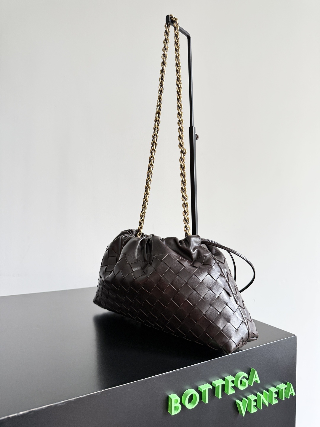 BOTTEGA VENETA 2025新品女士Dustbag Notte手拿包 一经上市就很受欢迎的D
