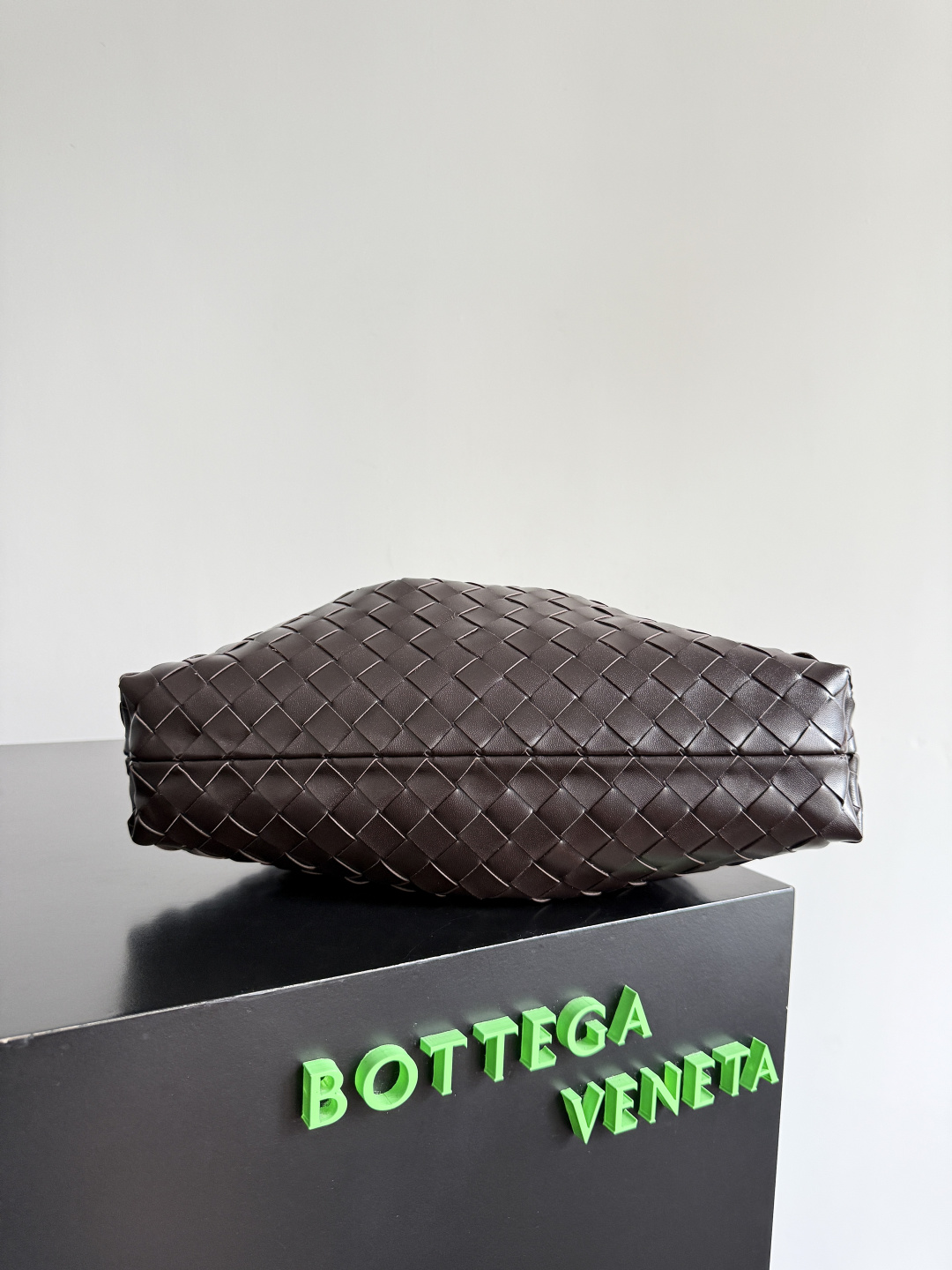 BOTTEGA VENETA 2025新品女士Dustbag Notte手拿包 一经上市就很受欢迎的D