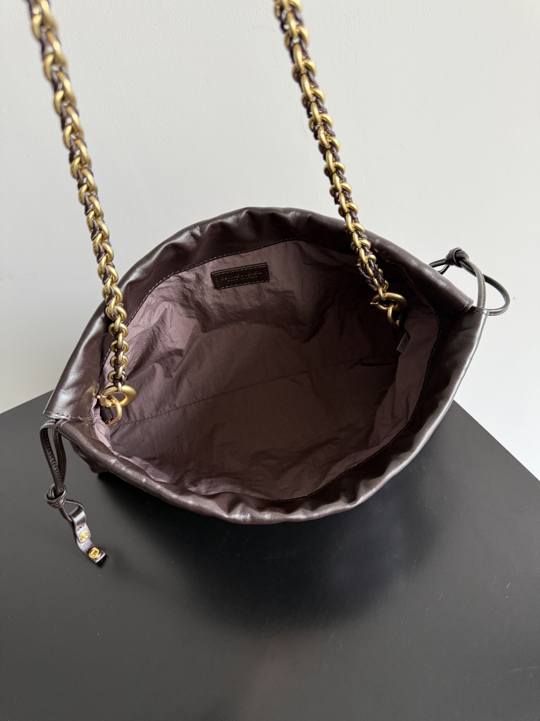 BOTTEGA VENETA 2025新品女士Dustbag Notte手拿包 一经上市就很受欢迎的D