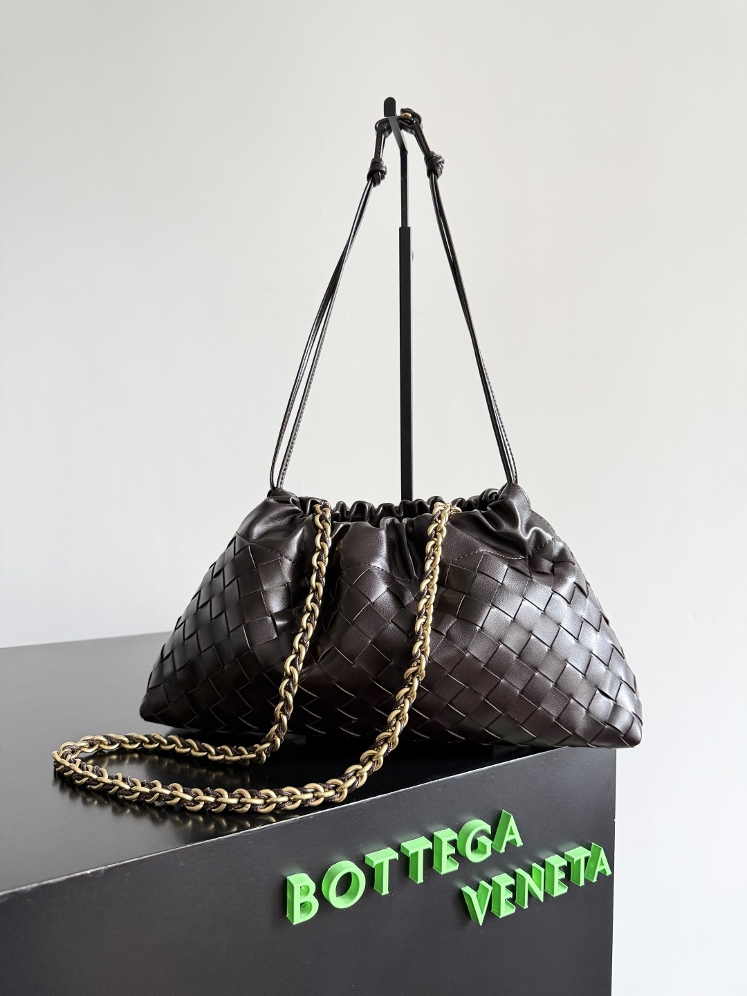 BOTTEGA VENETA 2025新品女士Dustbag Notte手拿包 一经上市就很受欢迎的D