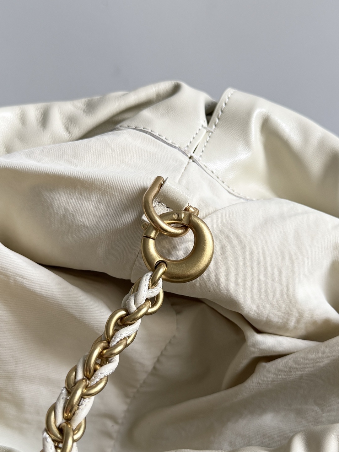 BOTTEGA VENETA 2025新品女士Dustbag Notte手拿包 一经上市就很受欢迎的D