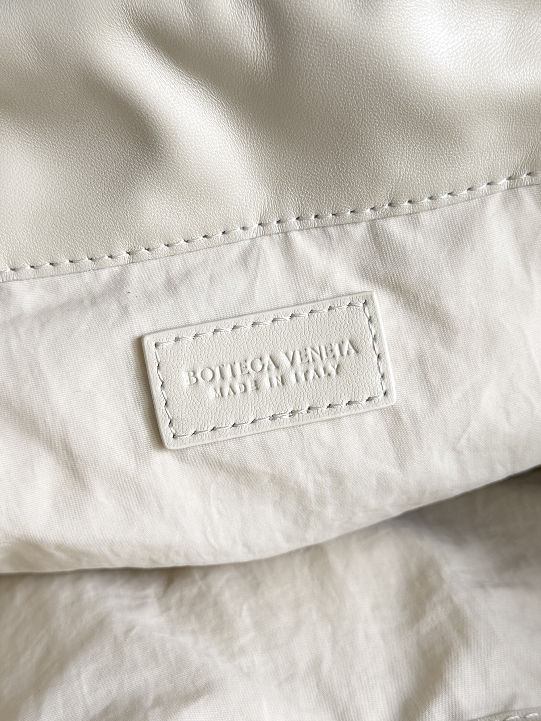 BOTTEGA VENETA 2025新品女士Dustbag Notte手拿包 一经上市就很受欢迎的D