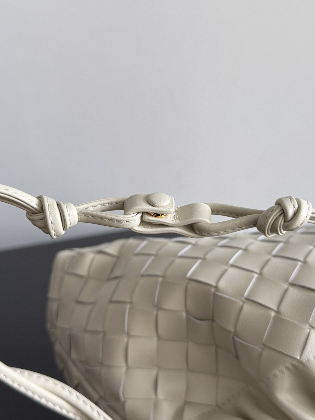 BOTTEGA VENETA 2025新品女士Dustbag Notte手拿包 一经上市就很受欢迎的D
