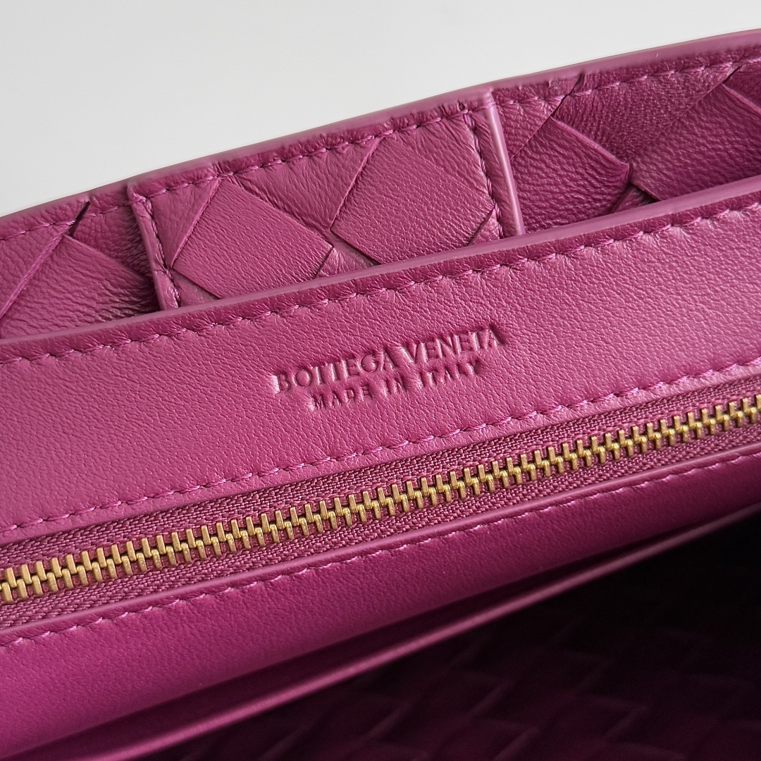 BV的新款Andiamo出货啦‼️真的实火Bottega Veneta 本季推出的新款Andiamo编