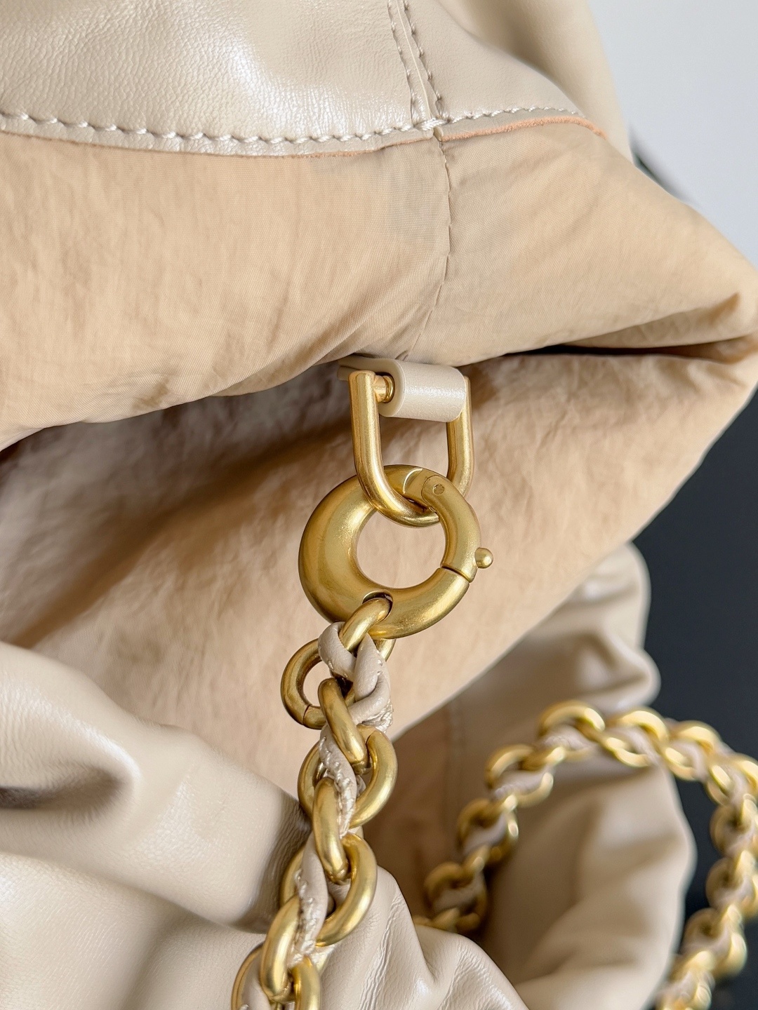 BOTTEGA VENETA 2025新品女士Dustbag Notte手拿包 一经上市就很受欢迎的D