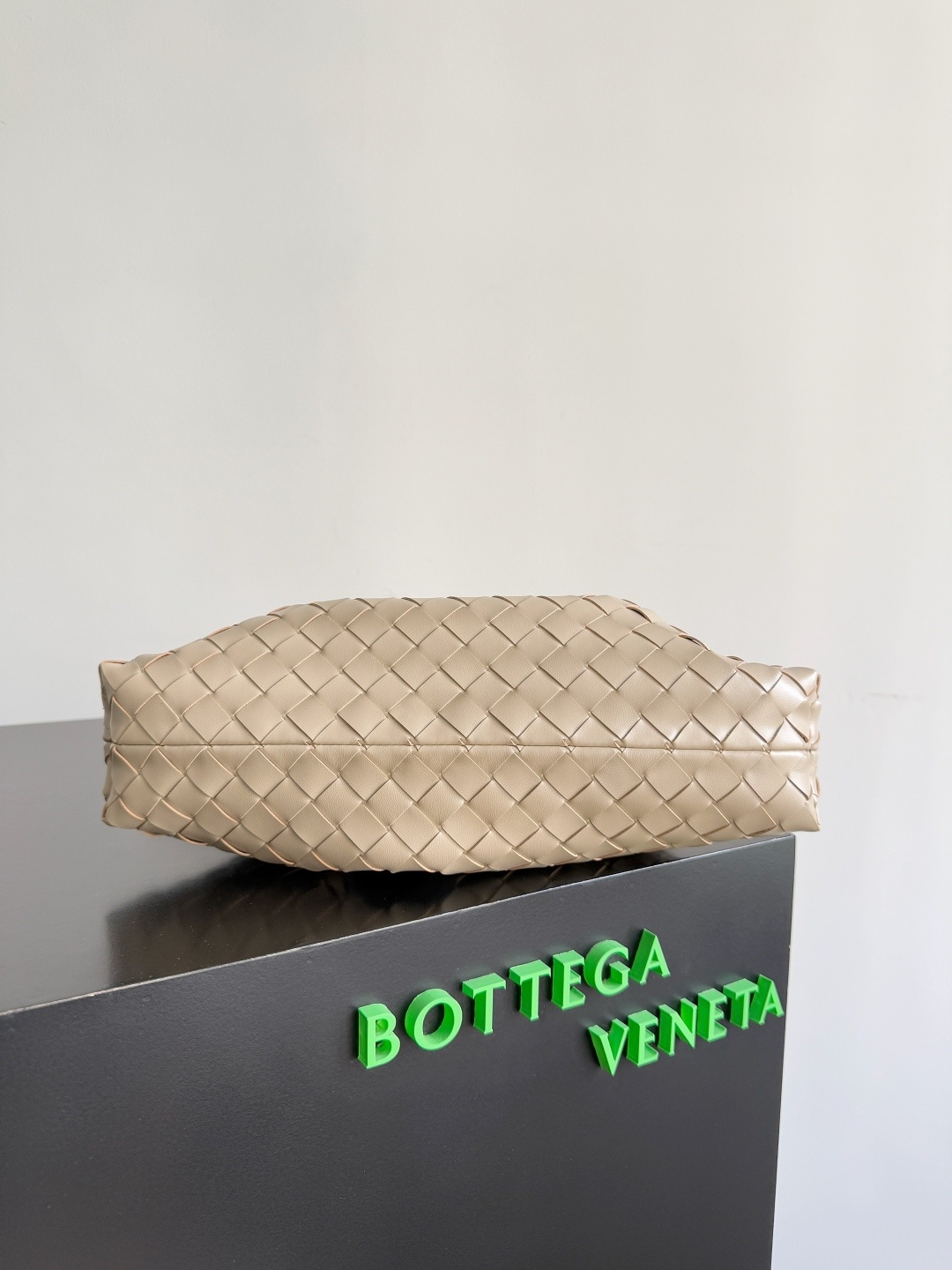 BOTTEGA VENETA 2025新品女士Dustbag Notte手拿包 一经上市就很受欢迎的D