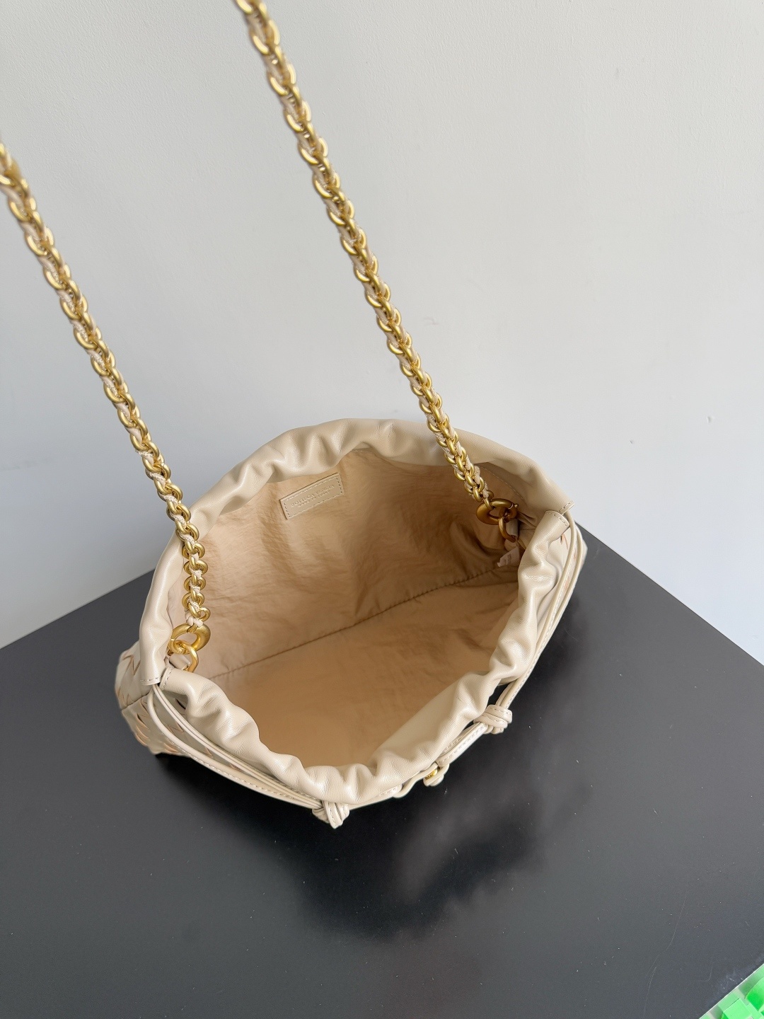 BOTTEGA VENETA 2025新品女士Dustbag Notte手拿包 一经上市就很受欢迎的D