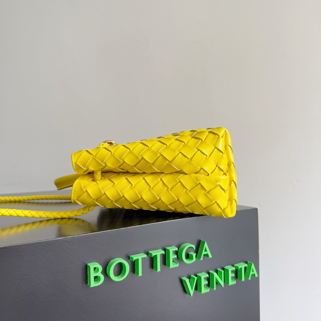 BV的新款Andiamo出货啦‼️真的实火Bottega Veneta 本季推出的新款Andiamo编