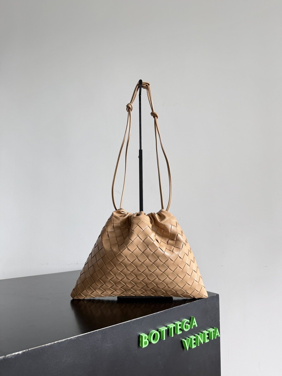 腋下包在近几年可谓是女孩们人手一只的时尚单品🛍️，优雅而简单的风格收获了很多不同年龄段人群的喜爱，但腋下