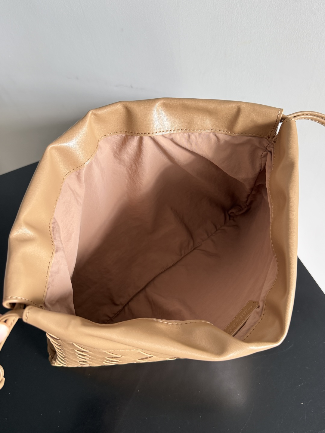 腋下包在近几年可谓是女孩们人手一只的时尚单品🛍️，优雅而简单的风格收获了很多不同年龄段人群的喜爱，但腋下