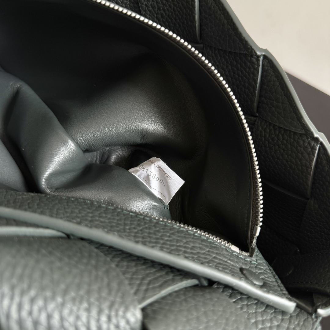 BOTTEGA VENETA葆蝶家2025新品Diago大号斜挎包最新出货🎉🎉实用主义和Diago工艺的