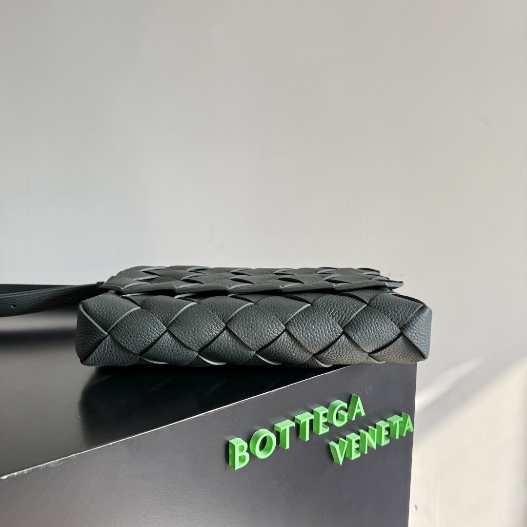 BOTTEGA VENETA葆蝶家2025新品Diago大号斜挎包最新出货🎉🎉实用主义和Diago工艺的