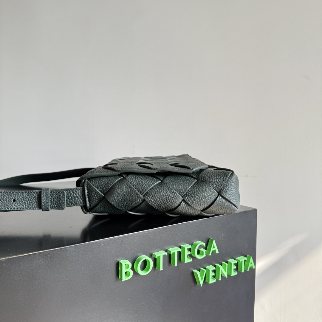 BOTTEGA VENETA葆蝶家2025新品Diago大号斜挎包最新出货🎉🎉实用主义和Diago工艺的