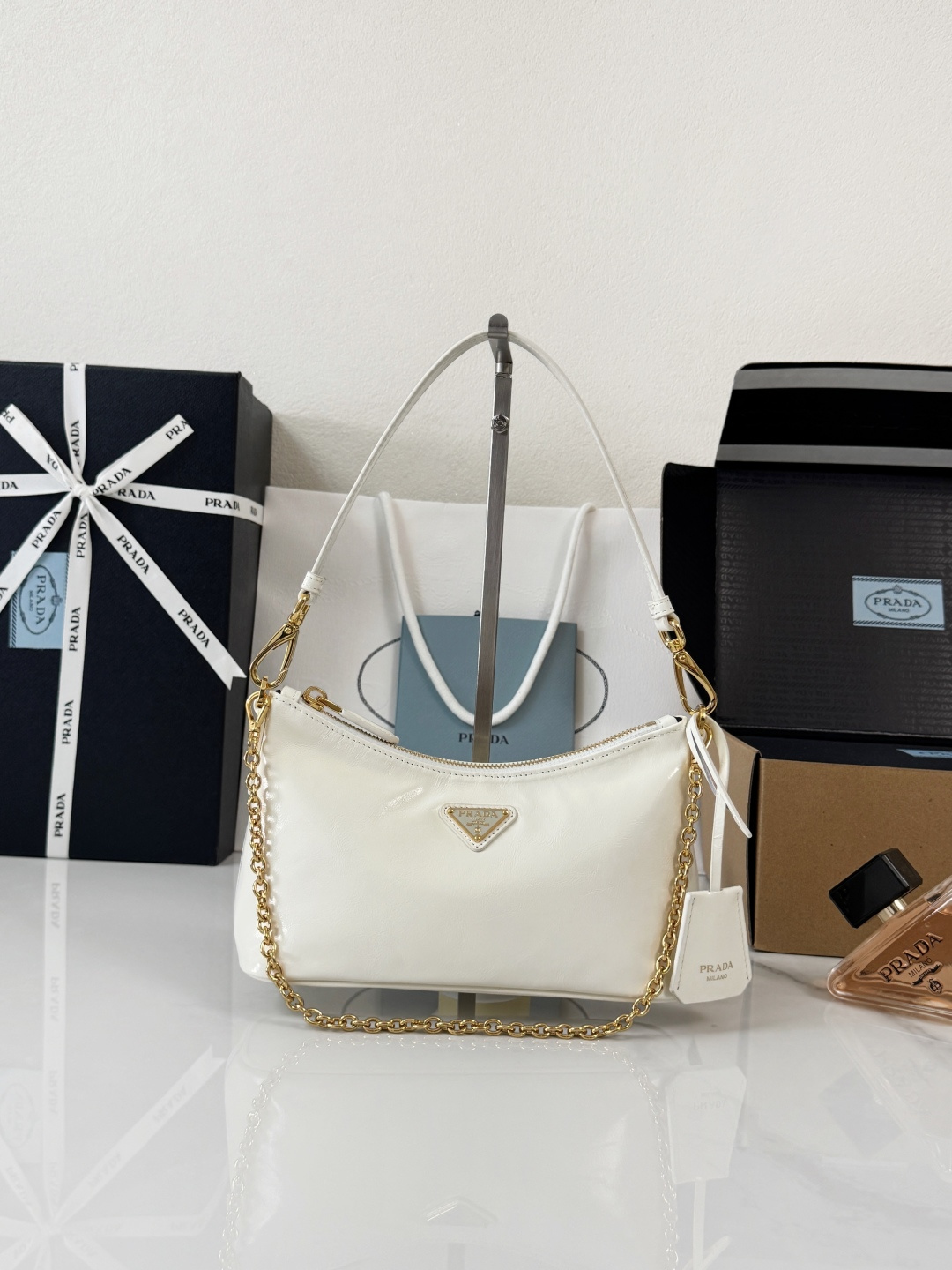 Underarm Bag Oil Wax Leather Detachable Leather Shoulder Strap Chain