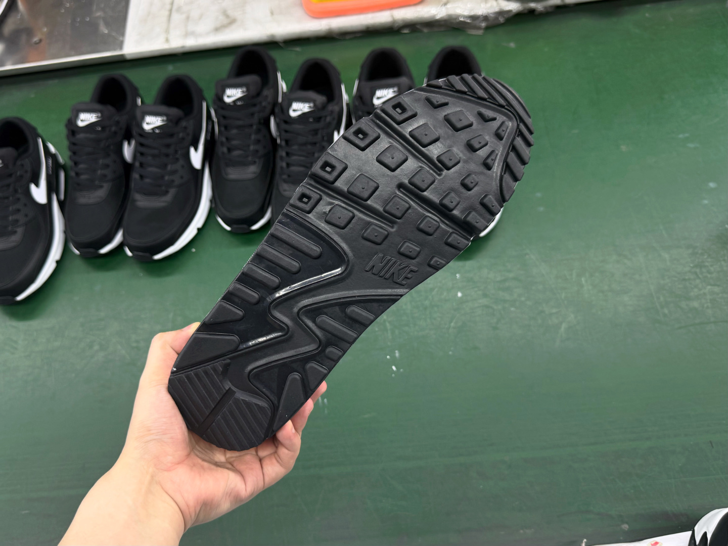 Nike Air Max 90 Black/White - Iconic Style, Supreme Comfort, and Lasting Impact 6 cmp i1758306001862 6068 0 4