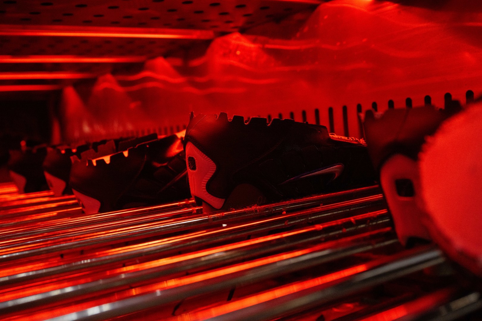 MAX版 目前最正确版本 Nike Shox TL系列 “Racer Blue”

•鞋身热熔压胶条 高频宽度一致 立体有压印纹理
•Swoosh双层叠加工艺 层次感饱满 
•Shox气柱与支撑框架精密衔接 精准对位 PU清晰
•鞋型 鞋身高度 后跟弧度 与原鞋一致 

货号：CN0151-004
尺码：39 40 40.5 41 42 42.5 43 44 44.5 45 45.5 46 47.5