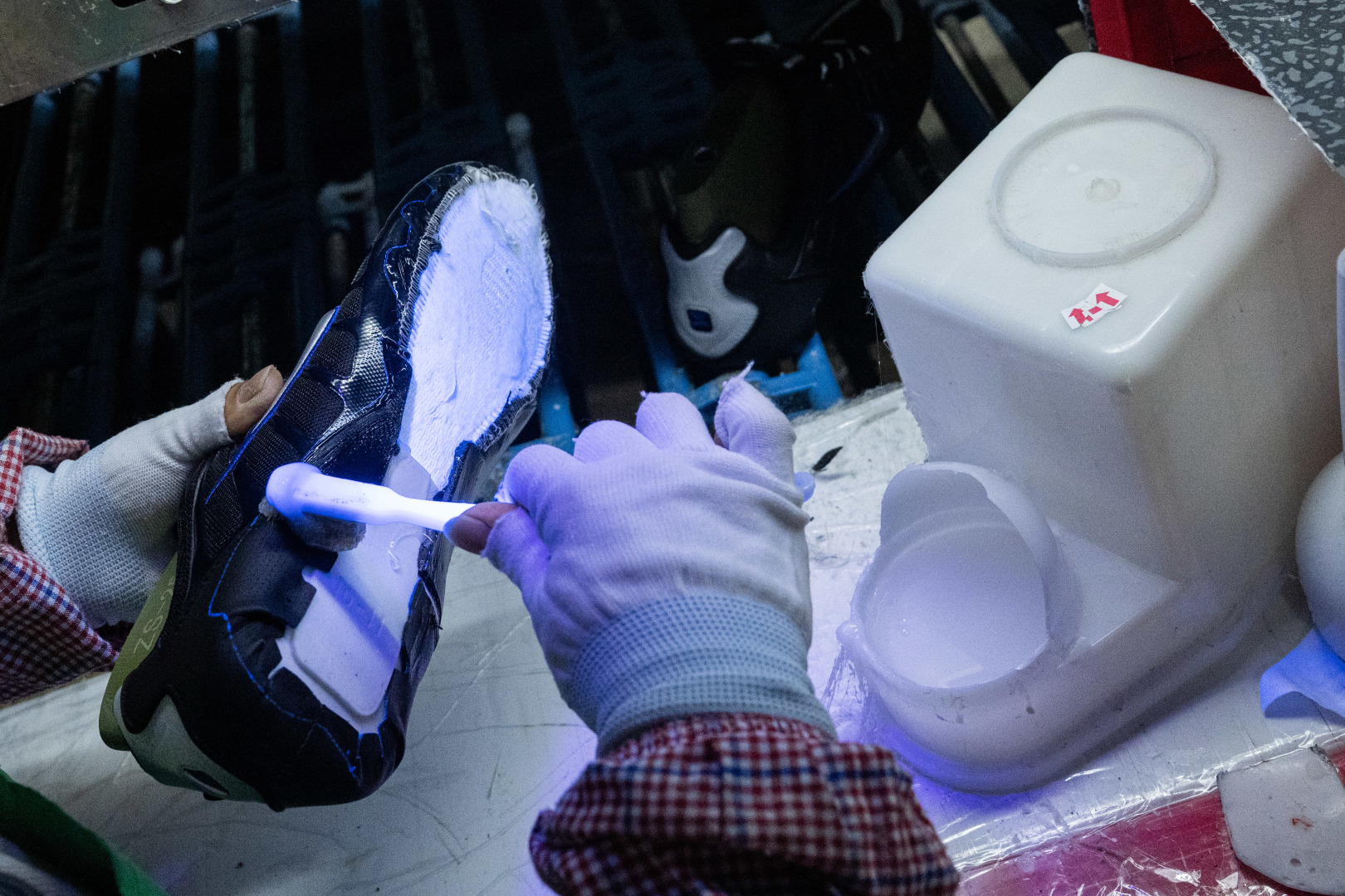 MAX版 目前最正确版本 Nike Shox TL系列 “Racer Blue”
•鞋身热熔压胶条 高频宽度一致 立体有压印纹理
•Swoosh双层叠加工艺 层次感饱满
•Shox气柱与支撑框架精密衔接 精准对位 PU清晰
•鞋型 鞋身高度 后跟弧度 与原鞋一致
货号:CN0151-004
尺码:39 40 40.5 41 42 42.5 43 44 44.5 45 45.5 46 47.5