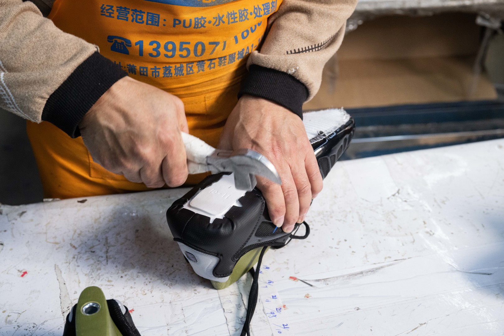 MAX版 目前最正确版本 Nike Shox TL系列 “Racer Blue”
•鞋身热熔压胶条 高频宽度一致 立体有压印纹理
•Swoosh双层叠加工艺 层次感饱满
•Shox气柱与支撑框架精密衔接 精准对位 PU清晰
•鞋型 鞋身高度 后跟弧度 与原鞋一致
货号:CN0151-004
尺码:39 40 40.5 41 42 42.5 43 44 44.5 45 45.5 46 47.5