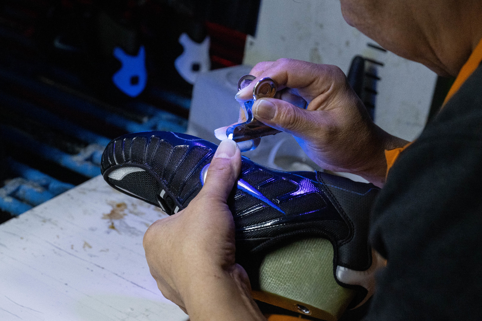 MAX版 目前最正确版本 Nike Shox TL系列 “Racer Blue”
•鞋身热熔压胶条 高频宽度一致 立体有压印纹理
•Swoosh双层叠加工艺 层次感饱满
•Shox气柱与支撑框架精密衔接 精准对位 PU清晰
•鞋型 鞋身高度 后跟弧度 与原鞋一致
货号:CN0151-004
尺码:39 40 40.5 41 42 42.5 43 44 44.5 45 45.5 46 47.5